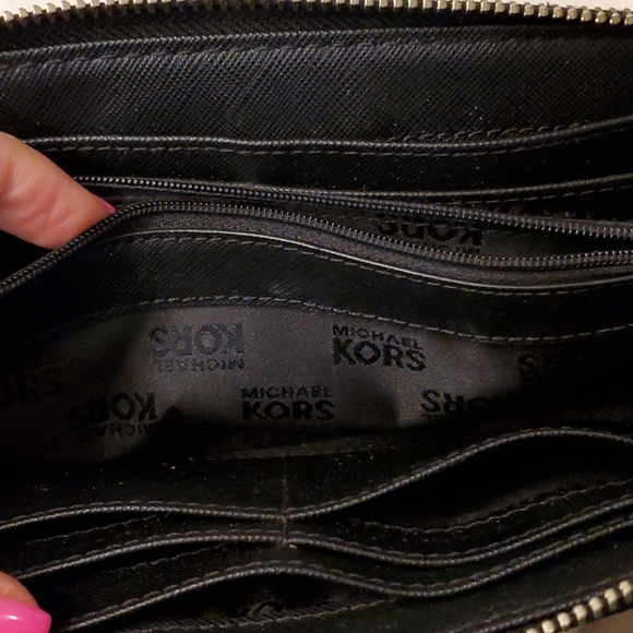 Michael kors wallet - Picture 2 of 2